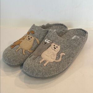 Flexus by Spring Step Petlove Slippers Gray Wool.